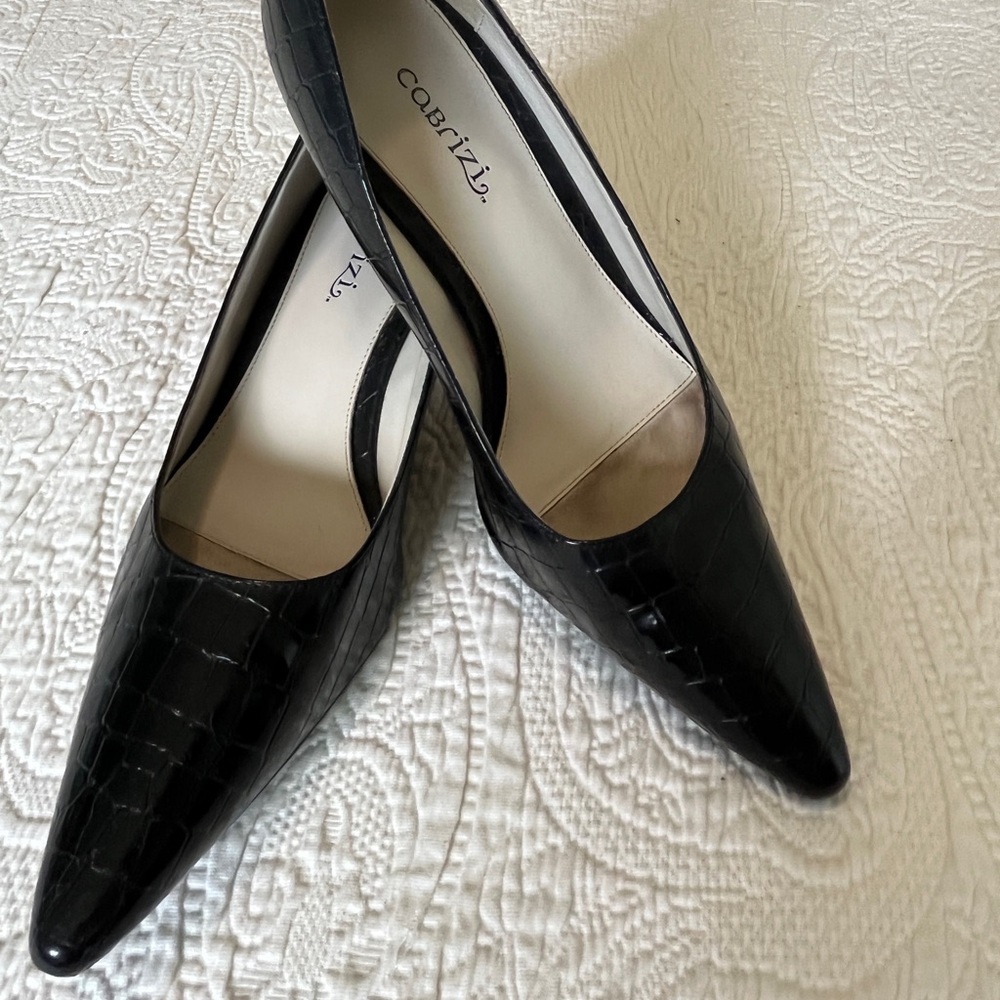 Cabrizi Black Croc-Embossed Heels